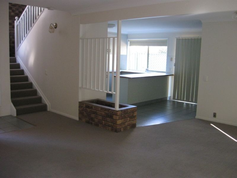 2/390 Stenner Street, Kearneys Spring QLD 4350