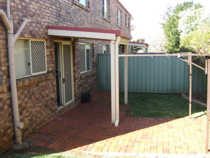 2/390 Stenner Street, Kearneys Spring QLD 4350