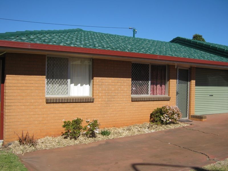 1/266 James Street, Harristown QLD 4350