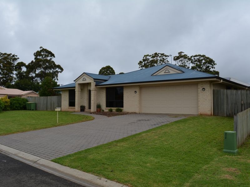 11 Weis Crescent, Middle Ridge QLD 4350