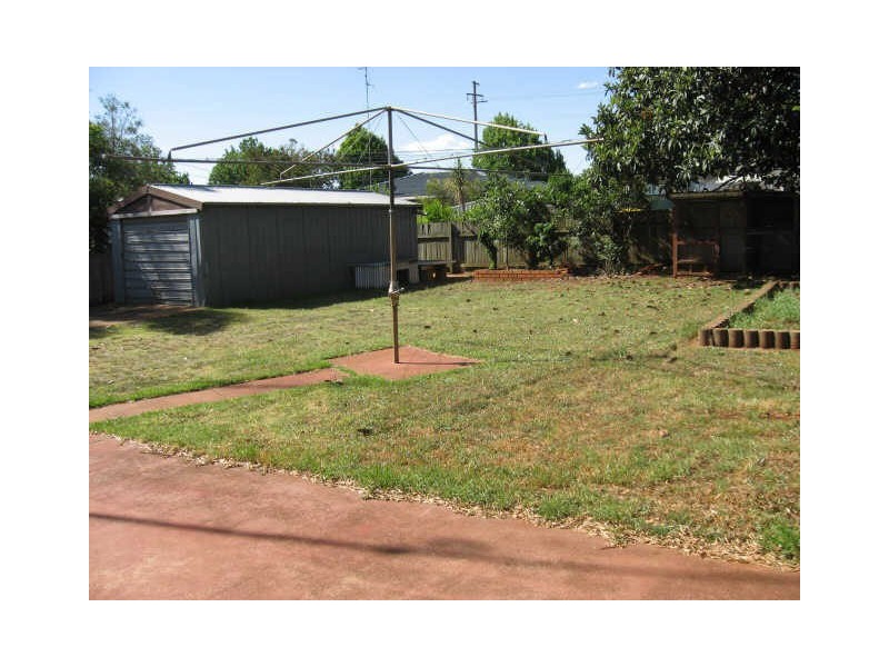9 Coates Street, Kearneys Spring QLD 4350