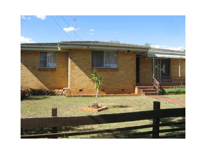 9 Coates Street, Kearneys Spring QLD 4350