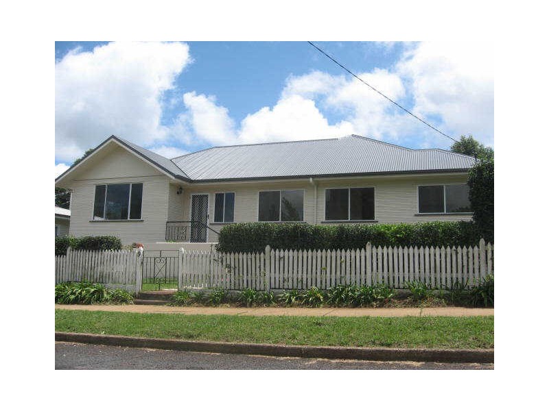 9 Spieker Street, Mount Lofty QLD 4350