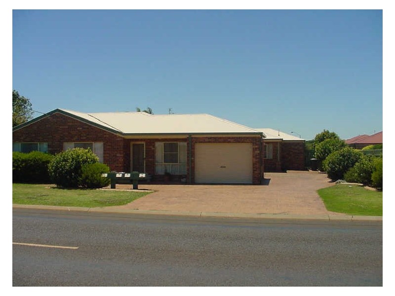 2/245 Nelson Street, Kearneys Spring QLD 4350