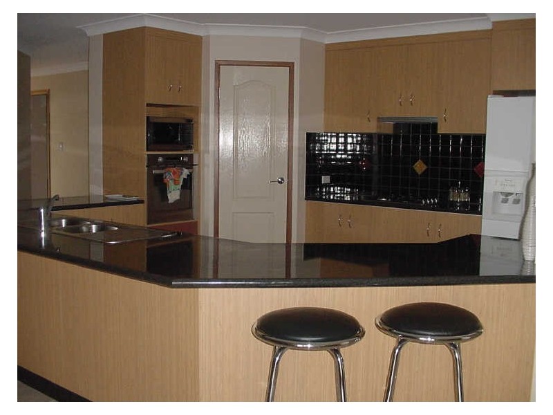 15 Fadden Crescent, Middle Ridge QLD 4350