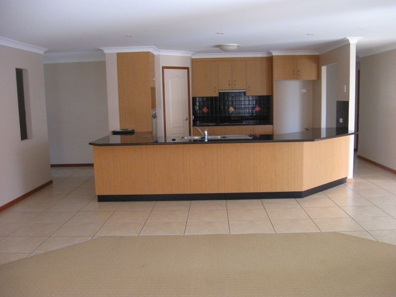 15 Fadden Crescent, Middle Ridge QLD 4350