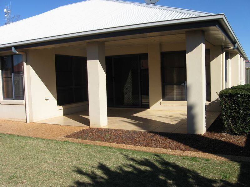 15 Fadden Crescent, Middle Ridge QLD 4350