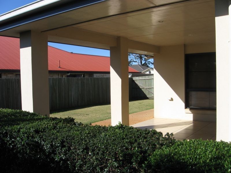 15 Fadden Crescent, Middle Ridge QLD 4350