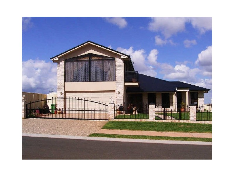 4 Weale Street, Mount Kynoch QLD 4350