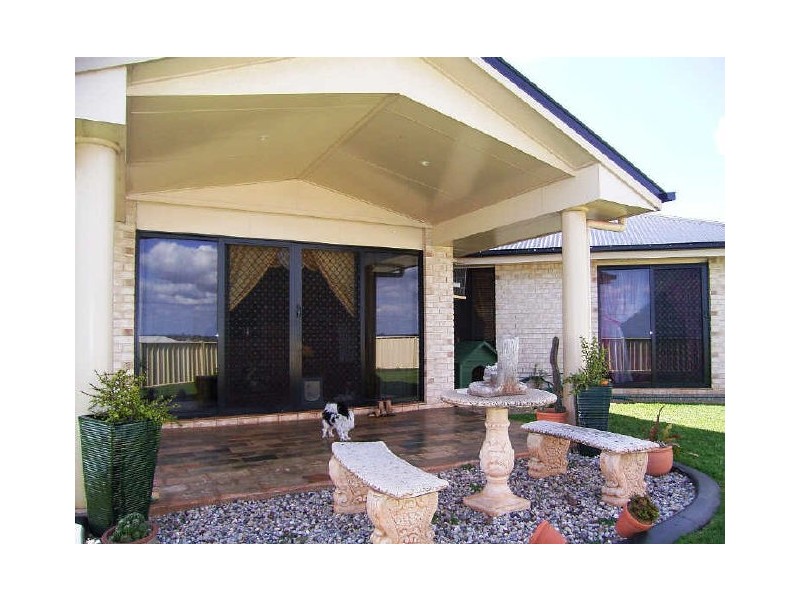 4 Weale Street, Mount Kynoch QLD 4350