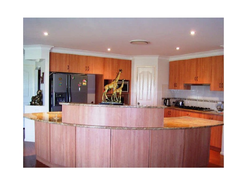 4 Weale Street, Mount Kynoch QLD 4350