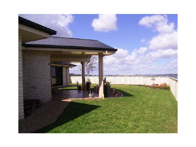 4 Weale Street, Mount Kynoch QLD 4350