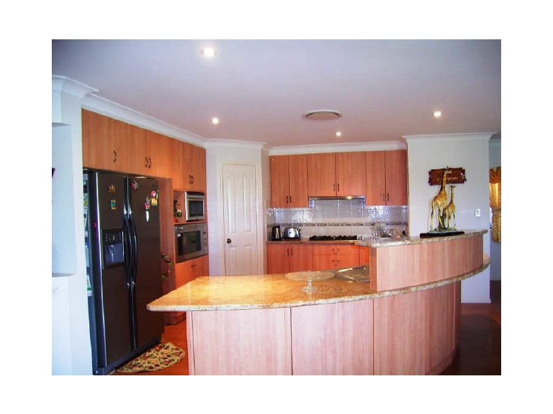 4 Weale Street, Mount Kynoch QLD 4350