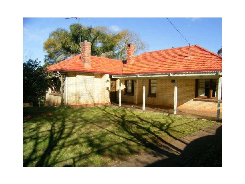 6 Cottesloe St, East Toowoomba QLD 4350