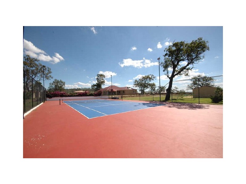 4 Mayfair Court, Glenvale QLD 4350