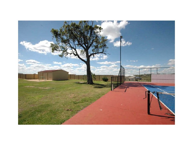4 Mayfair Court, Glenvale QLD 4350
