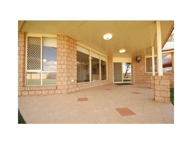 4 Mayfair Court, Glenvale QLD 4350
