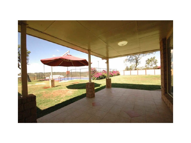 4 Mayfair Court, Glenvale QLD 4350