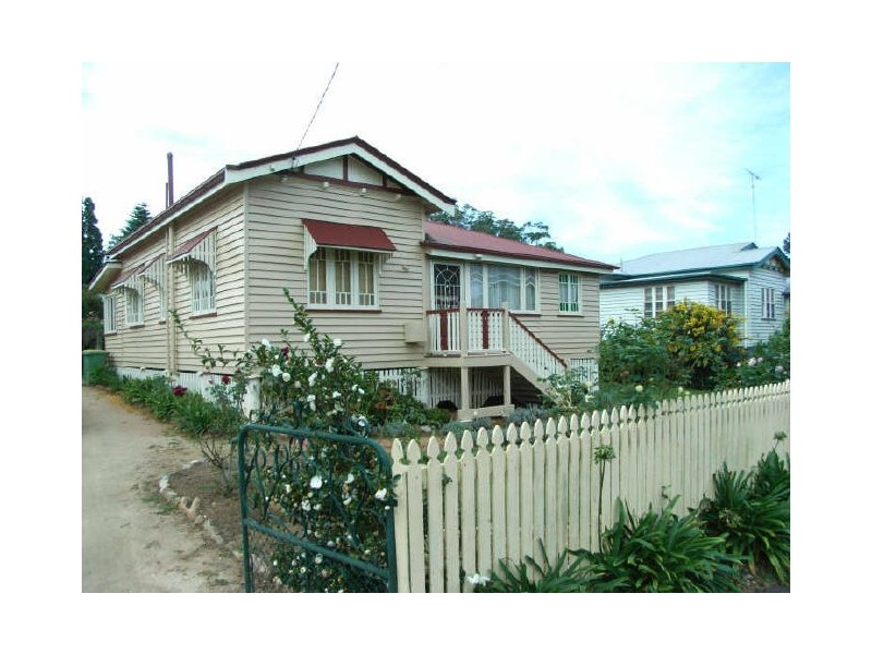 31 Bridge Street, Mount Lofty QLD 4350