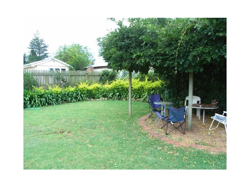 31 Bridge Street, Mount Lofty QLD 4350