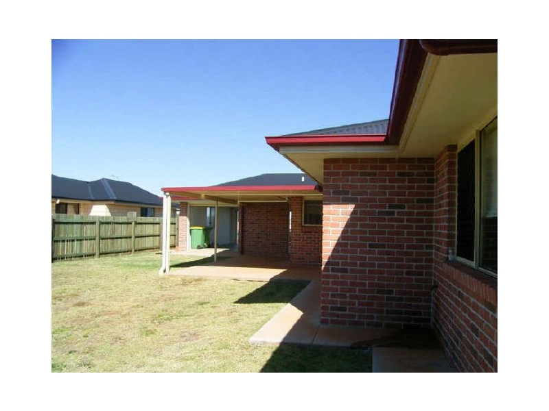 11 Patron Cres, Glenvale QLD 4350