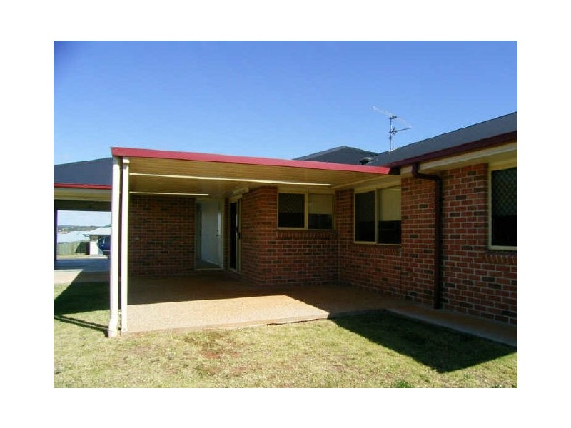 11 Patron Cres, Glenvale QLD 4350