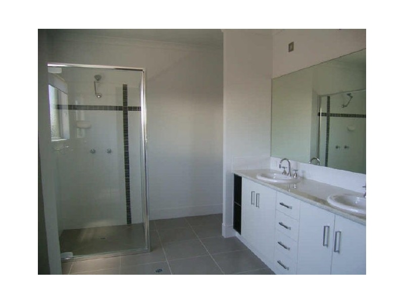 18 Fallon Drive, Middle Ridge QLD 4350