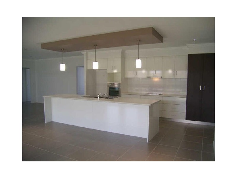 18 Fallon Drive, Middle Ridge QLD 4350