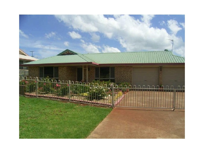 4 Gainsborough Drive, Glenvale QLD 4350