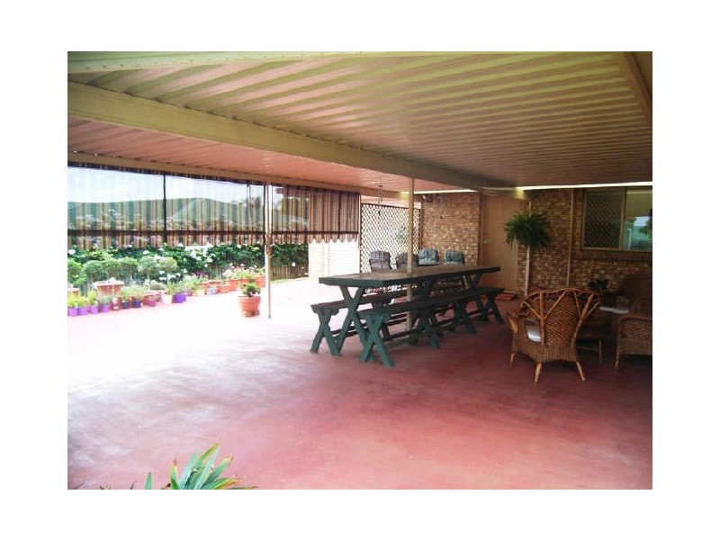 4 Gainsborough Drive, Glenvale QLD 4350