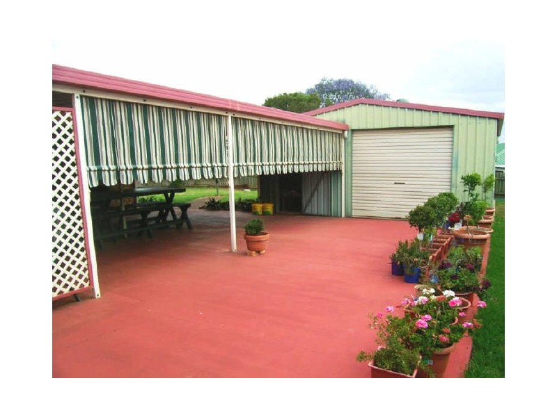 4 Gainsborough Drive, Glenvale QLD 4350