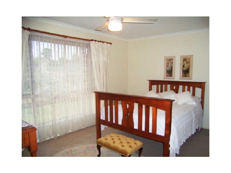 4 Gainsborough Drive, Glenvale QLD 4350