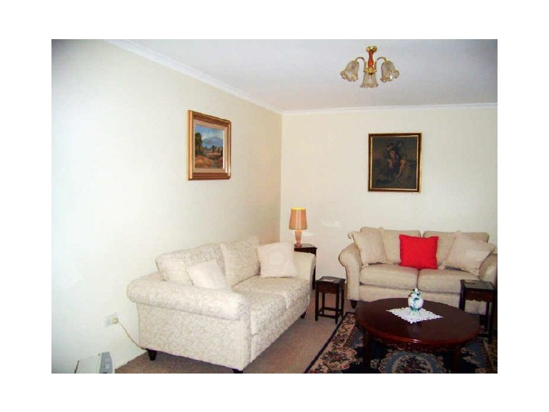 4 Gainsborough Drive, Glenvale QLD 4350