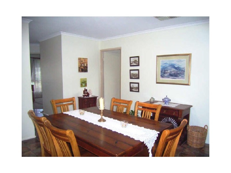 4 Gainsborough Drive, Glenvale QLD 4350