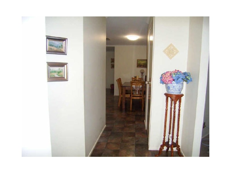 4 Gainsborough Drive, Glenvale QLD 4350