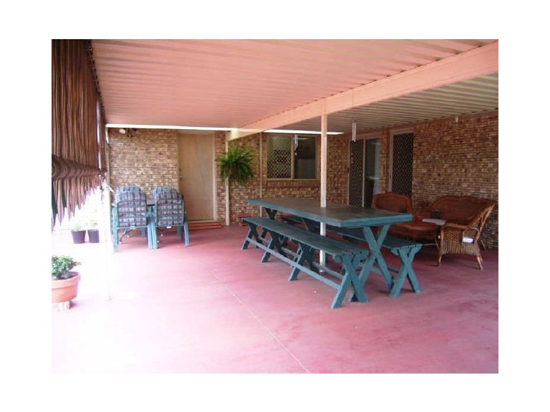 4 Gainsborough Drive, Glenvale QLD 4350