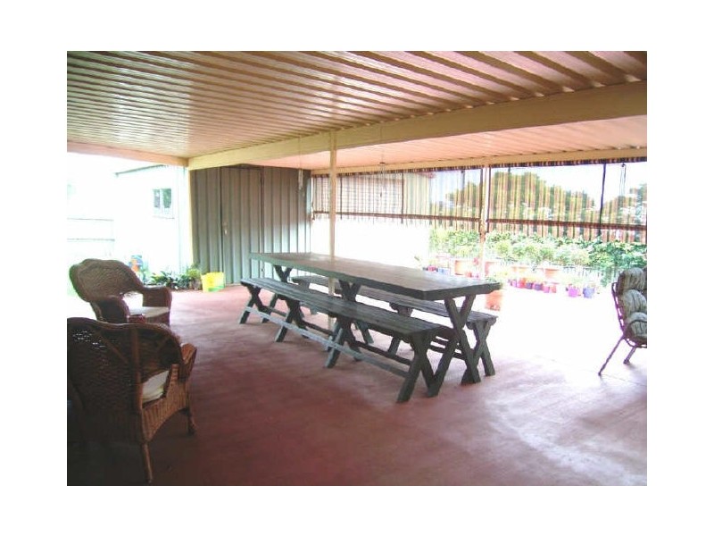 4 Gainsborough Drive, Glenvale QLD 4350