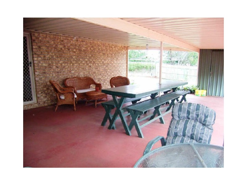 4 Gainsborough Drive, Glenvale QLD 4350