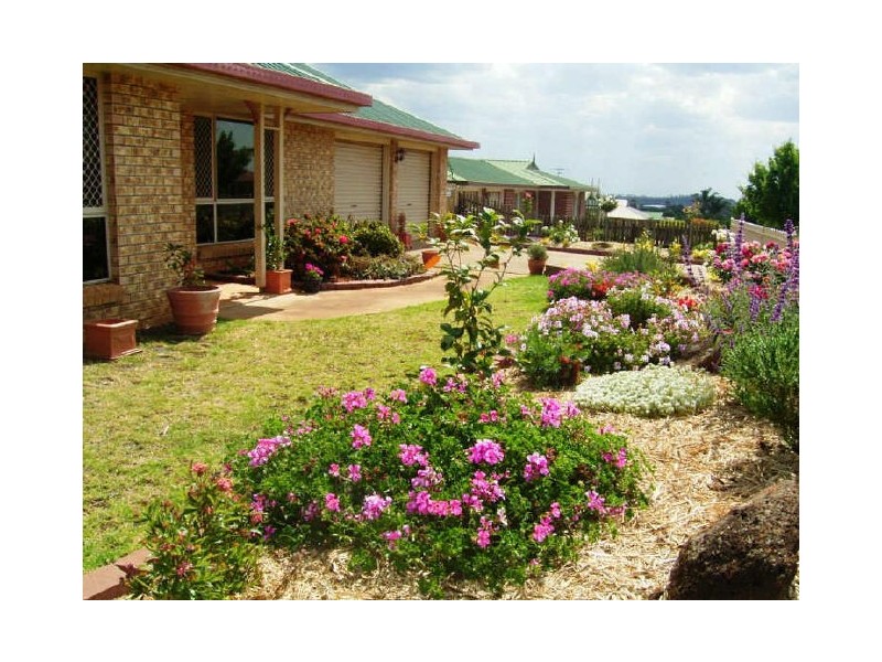 4 Gainsborough Drive, Glenvale QLD 4350