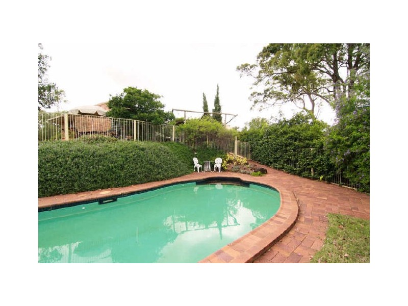 19 Harvey Street, Mount Lofty QLD 4350