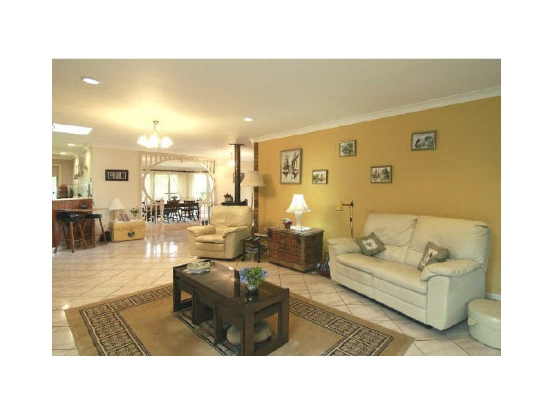 19 Harvey Street, Mount Lofty QLD 4350