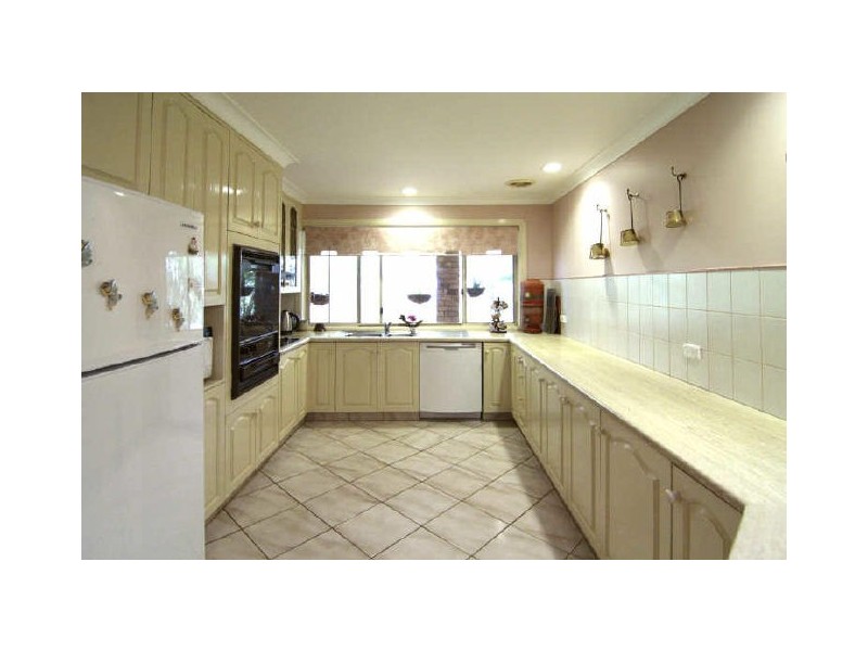 19 Harvey Street, Mount Lofty QLD 4350