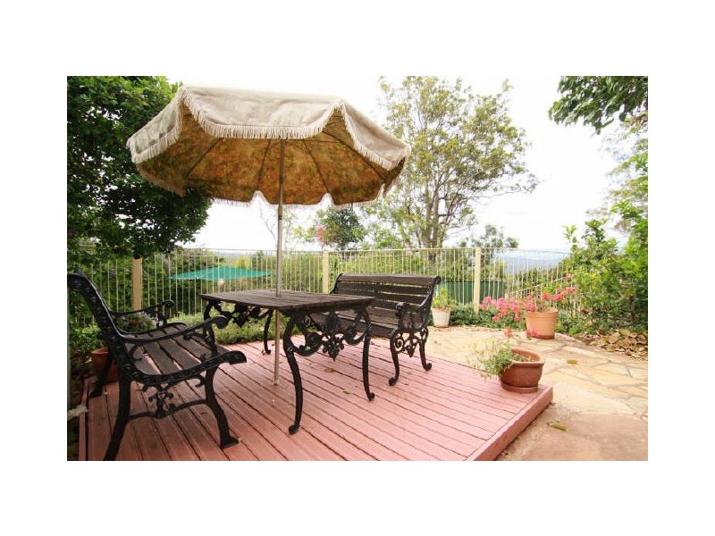 19 Harvey Street, Mount Lofty QLD 4350