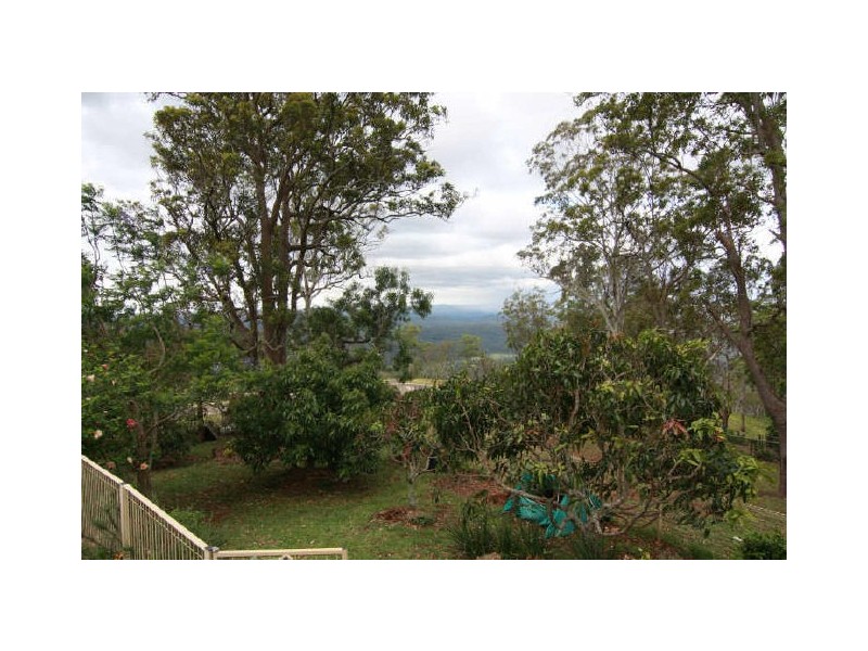 19 Harvey Street, Mount Lofty QLD 4350