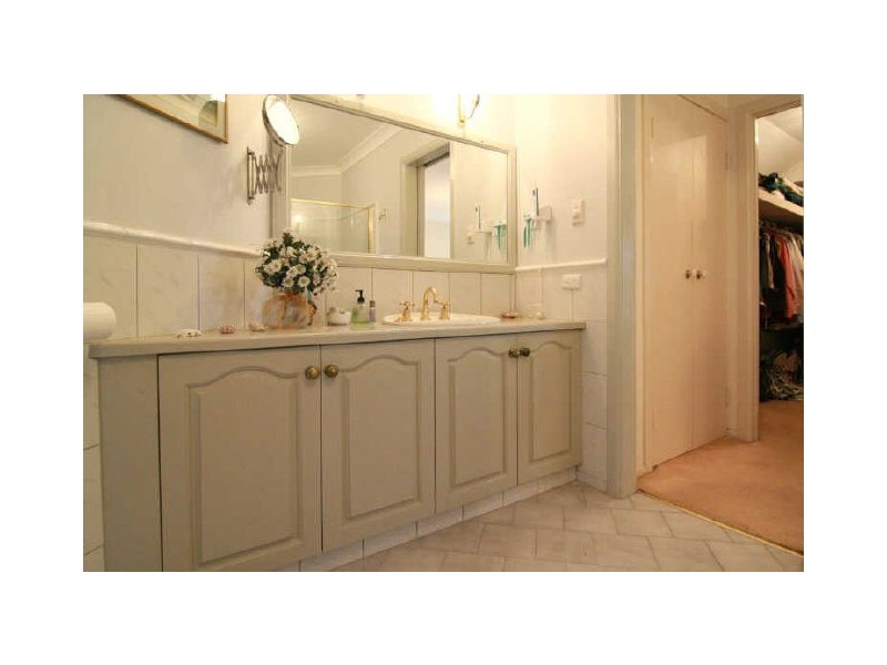 19 Harvey Street, Mount Lofty QLD 4350