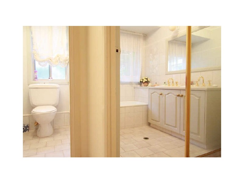 19 Harvey Street, Mount Lofty QLD 4350