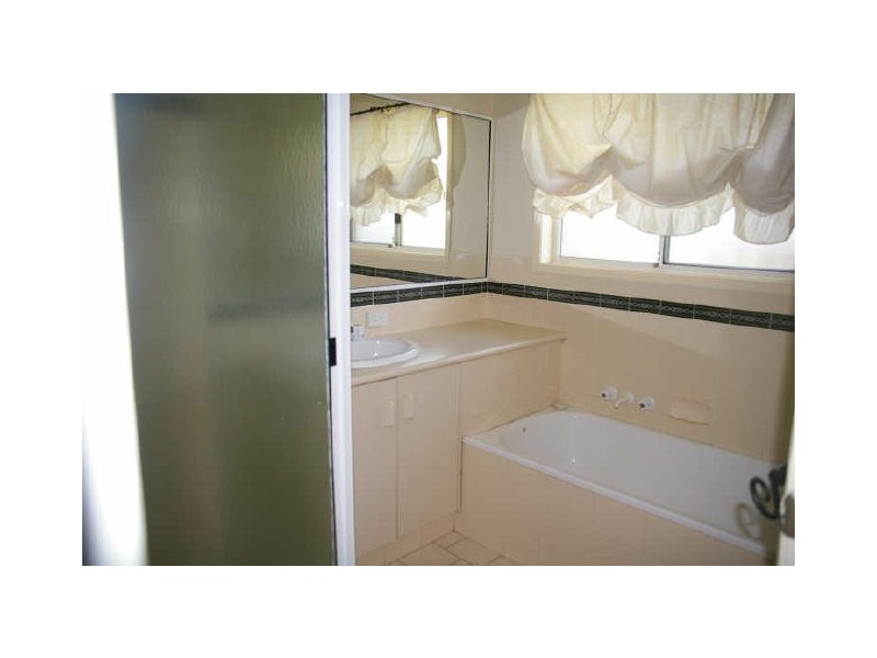 142 Hursley Rd, Glenvale QLD 4350