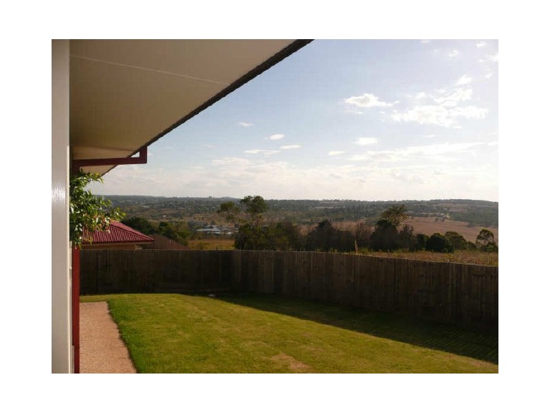 17 McShane Drive, Mount Kynoch QLD 4350