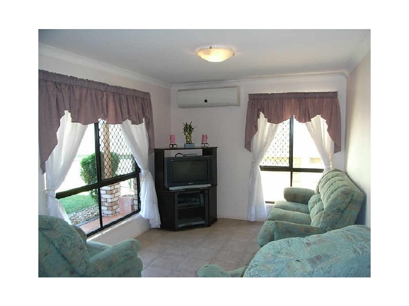 2/11 Horrocks Crescent, Kearneys Spring QLD 4350