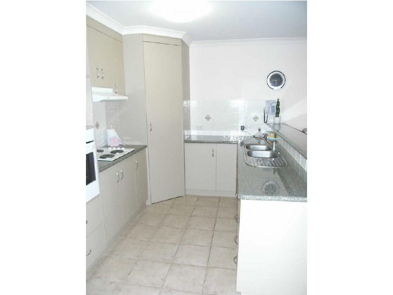 2/11 Horrocks Crescent, Kearneys Spring QLD 4350